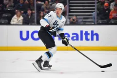 JJ Peterka lämnar Utah för spel i Boston. Foto: Gary A. Vasquez-Imagn Images