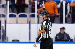 I SHL och Hockeyallsvenskan kan domarna numera dela ut misconduct till spelare som förstärker eller filmer.
Foto: Jonas Ljungdahl / BILDBYRÅN