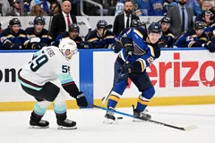 Jonatan Berggren kan bli kvar i St. Louis Blues trots allt. Foto: Joe Puetz-Imagn Images