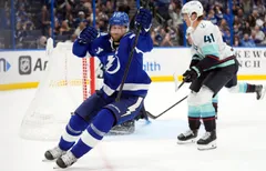 Victor Hedman spräckte säsongens målnolla i nattens seger mot Seattle.