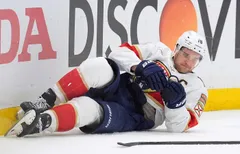 Aleksander Barkov blir borta länge efter nya skadan.