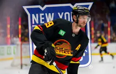 Marcus Pettersson har blivit trejdad till New York Rangers.