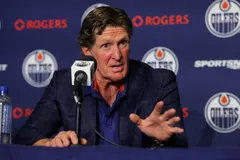 Mike Babcock fick förklara sig under presskonferensen där han presenterades som Edmonton Oilers nya coach. Foto: James Maclennan/The Canadian Press via AP
