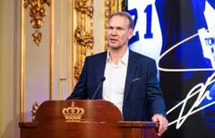 Nicklas Lidström kliver in i Tre Kronor.