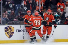 Leo Carlsson och Pavel Mintjukov är två av tre viktiga RFA:s i Anaheim.