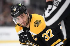 Patrice Bergeron får sitt tröjnummer 37 pensionerat av Boston Bruins. Foto: Bob DeChiara-USA TODAY Sports