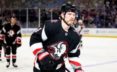 Bowen Byram kan bli trejdad av Buffalo Sabres. Foto: Timothy T. Ludwig-Imagn Images