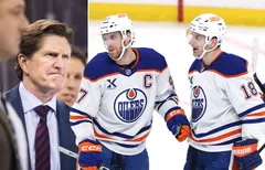 Connor McDavid och Zach Hyman hyllar Mike Babcock. 