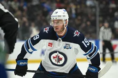 Jonathan Toews avslutar NHL-karriären. Foto: Simon Fearn-Imagn Images