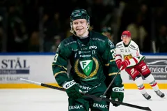 Mikkel Eriksen gjorde första SHL-målet efter ett hektiskt dygn.
Foto: Bildbyrån/montage