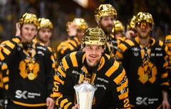 Pontus Johansson med LeMat-pokalen.