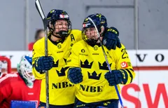 Mira Jungåker och Lina Ljungblom är två av spelarna i Damkronornas VM-trupp.