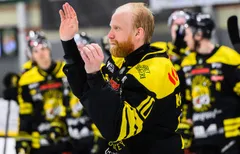 Jakob Karlsson lägger skridskorna på hyllan.