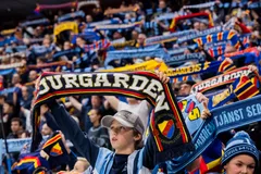 Djurgårdens supportrar under mötet med Färjestad 1 oktober. 