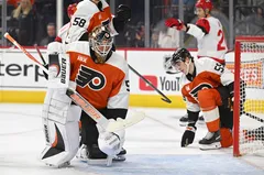 Målvakten Joseph Woll och backen Oliver Bonk deppar under Philadelphias förlustmatch mot Carolina. Foto: Eric Hartline-Imagn Images