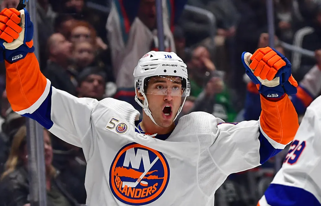 Pierre Engvall skriver sjuårskontrakt med New York Islanders