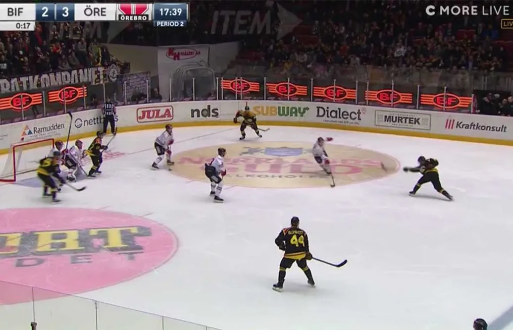 Plockades inte ut till JVM – här gör backtalangen första SHL-målet