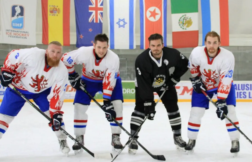 Fyra svenskar på hockey-VM:s bakgård: ”Allt betalas av oss spelare själva”