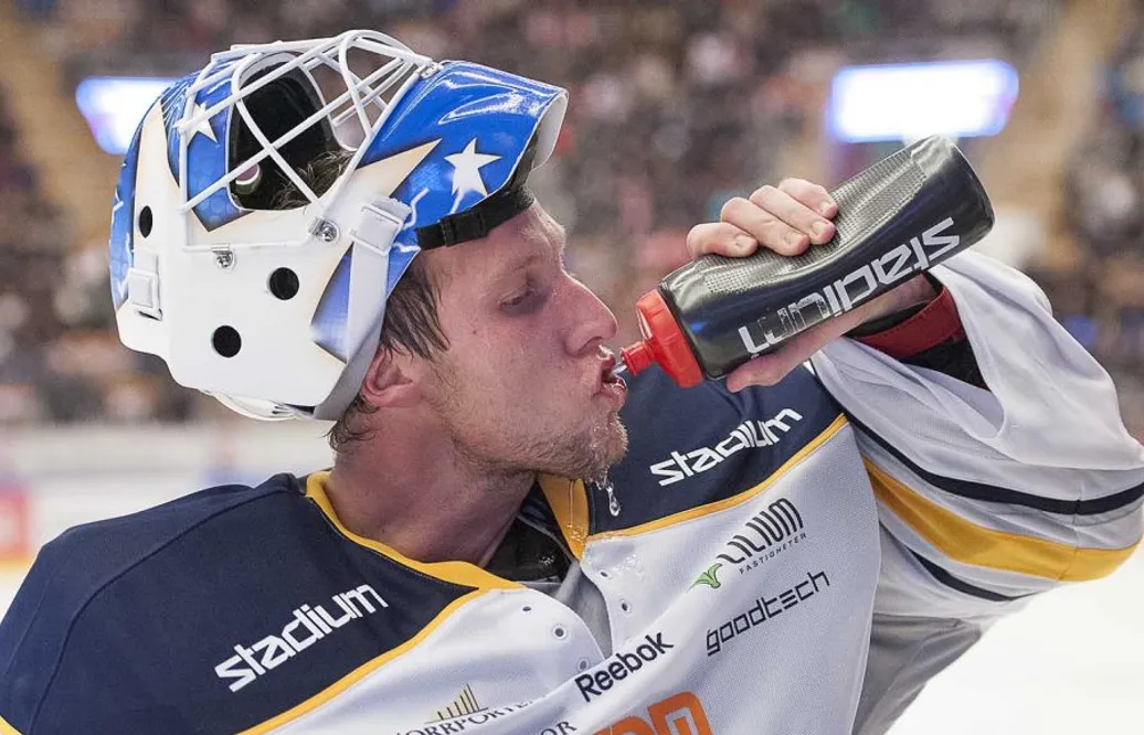 Förre JVM-målvakten får ny SHL-chans efter sju år: ”Jag skulle egentligen bara ha lite kvalitetstid med familjen”