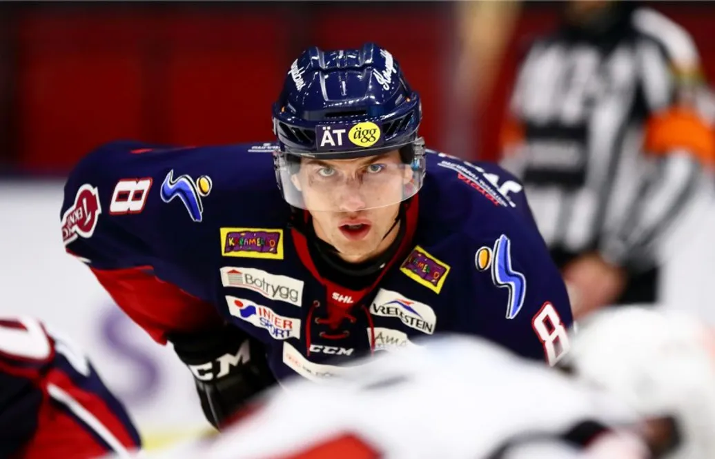 Svenskbackens KHL-succé fortsätter – prisas på nytt