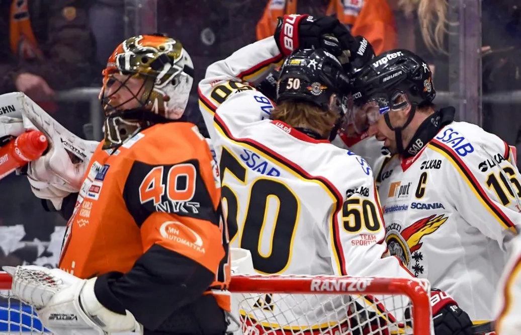 Karlskronas kollaps blev Luleås vägvinnare när Emil Larsson gjorde hattrick