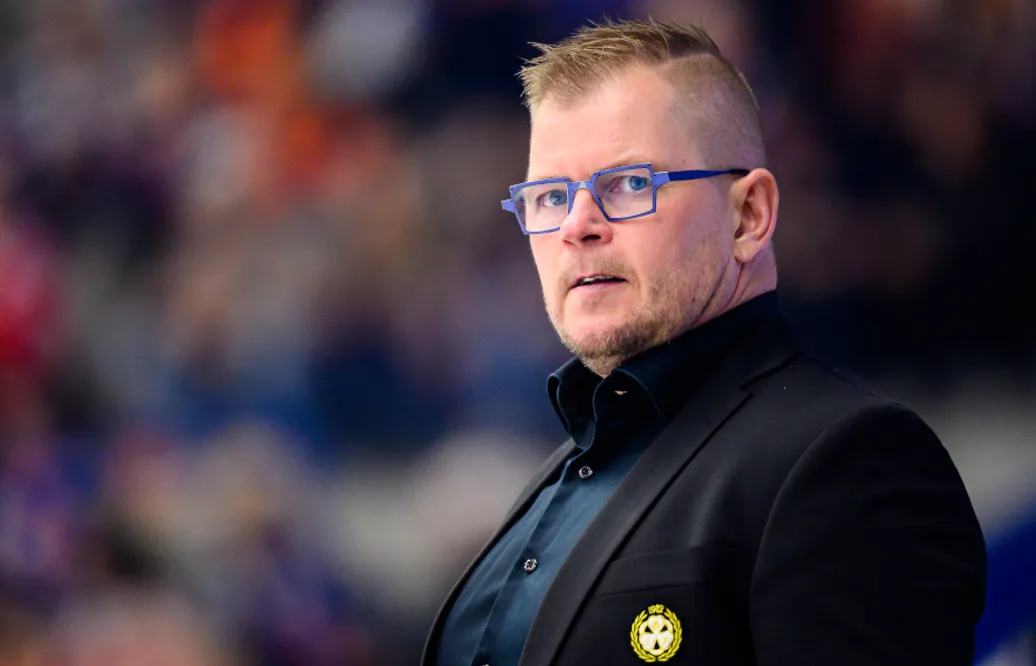 Ari-Pekka Pajuluoma sparkades från Brynäs – blir junioransvarig i Vasa Sport