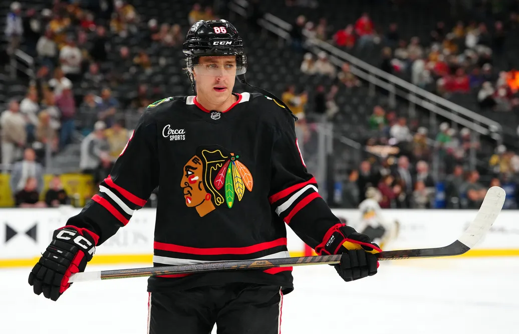 Teuvo Teräväinen petades i Chicago Blackhawks NHL-premiär. Foto: Stephen R. Sylvanie-Imagn Images