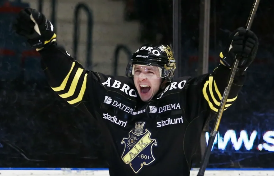 Han är Hockeyallsvenskans bästa junior – för andra året i rad