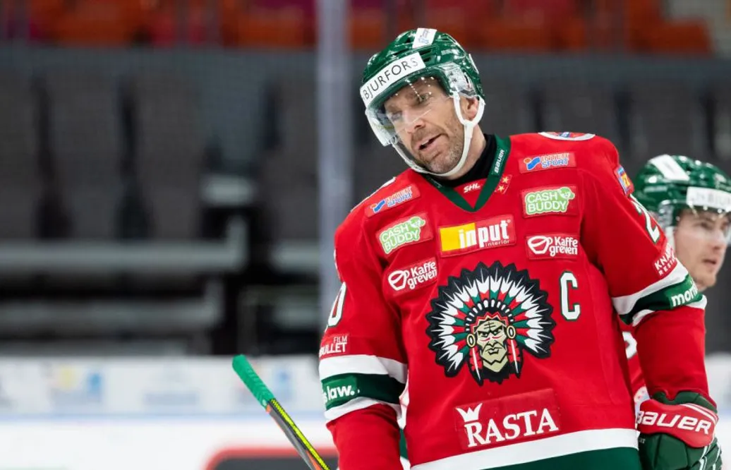 SMÄLLEN: Joel Lundqvist tvingas till operation