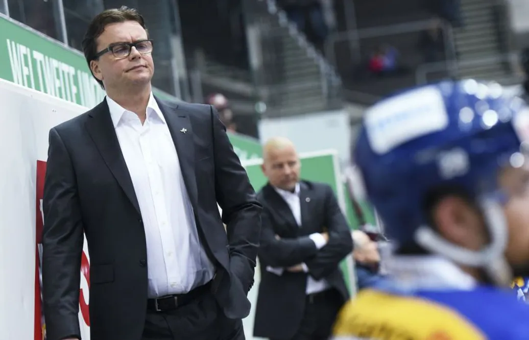 Permitterar huvudtränaren - assisterande tar över