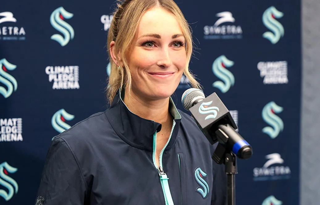 Jessica Campbell skriver historia - första kvinnliga coachen i NHL