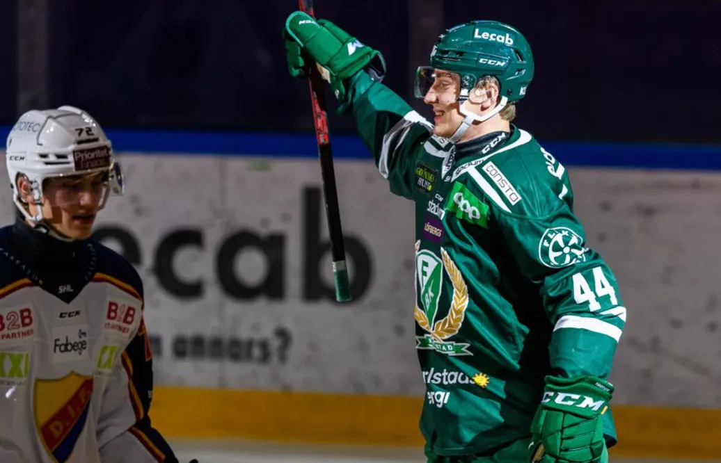 Jacob Peterson gjorde två mål när Färjestad vann mot Djurgården
