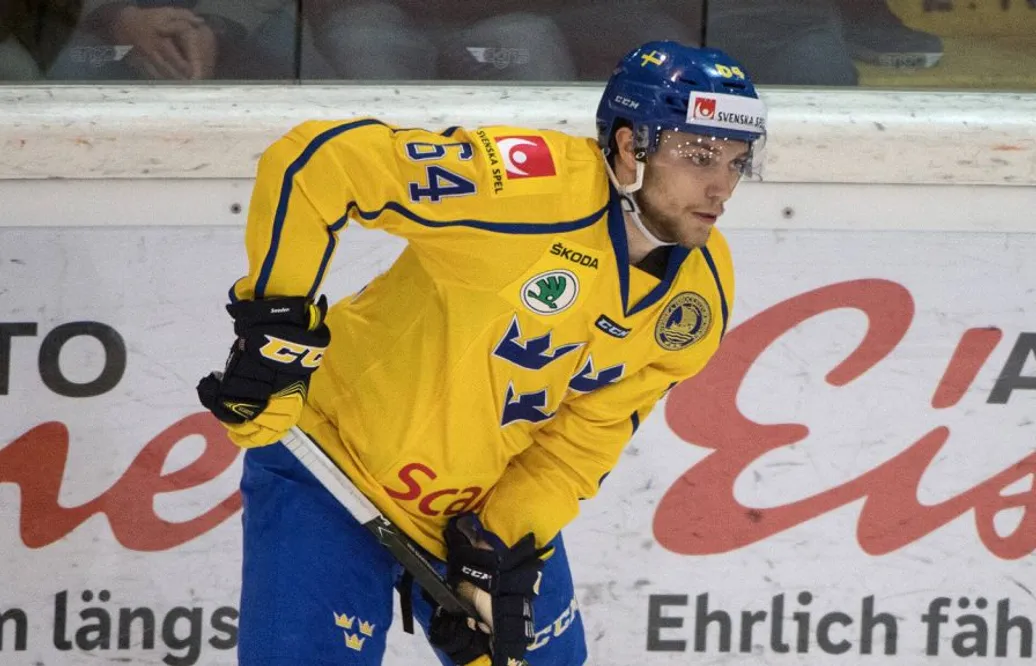 Guldbacken fick föras till sjukhus efter smäll: ”Han mår okej”