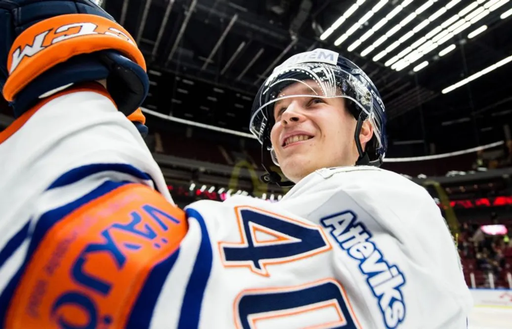 Framgångarna fortsätter för Elias Pettersson – nominerad till årets forward