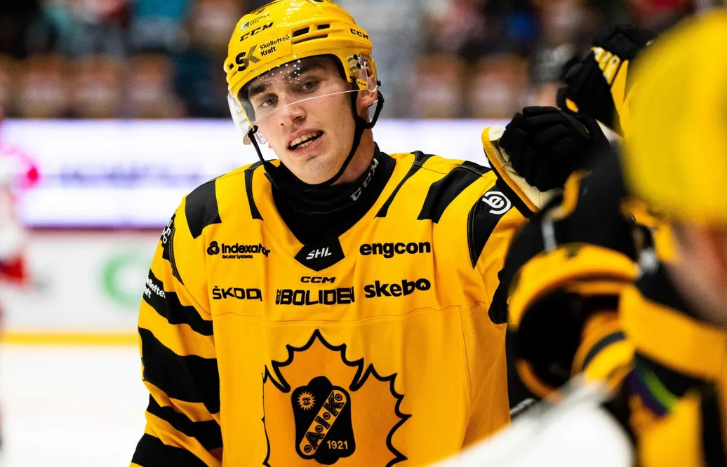 Adam Wilsby skriver kontrakt med Nashville