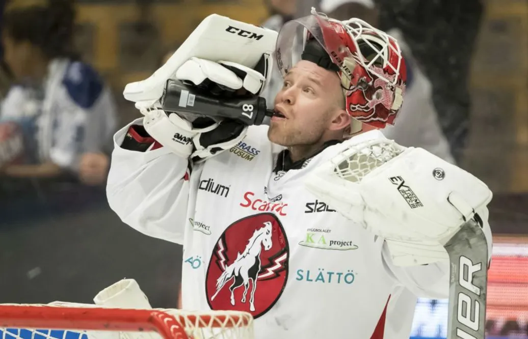 Veterankeepern gav Vita Hästen andrum i bottenstriden