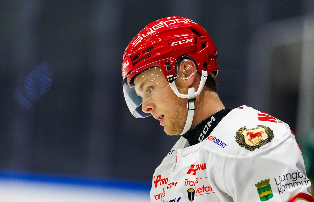 Adam Arvedson skriver på för Västerås.
