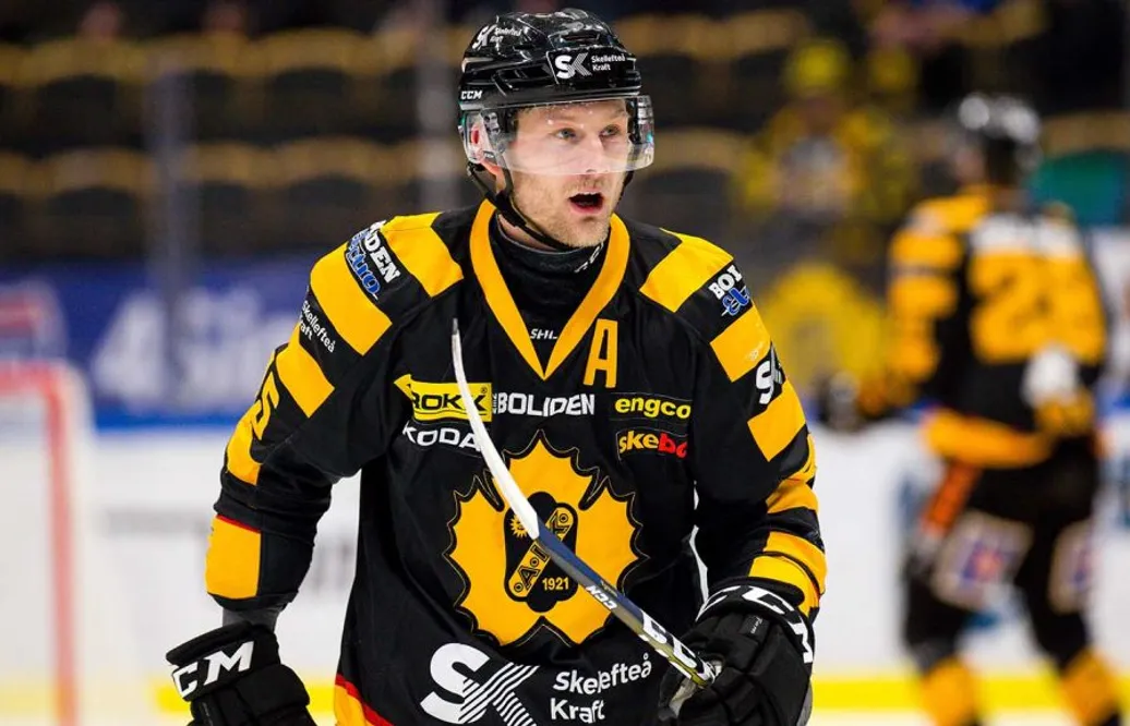 SHL-SVEPET: Han gjorde mål nummer 100 – talangen avgjorde med mål nummer två