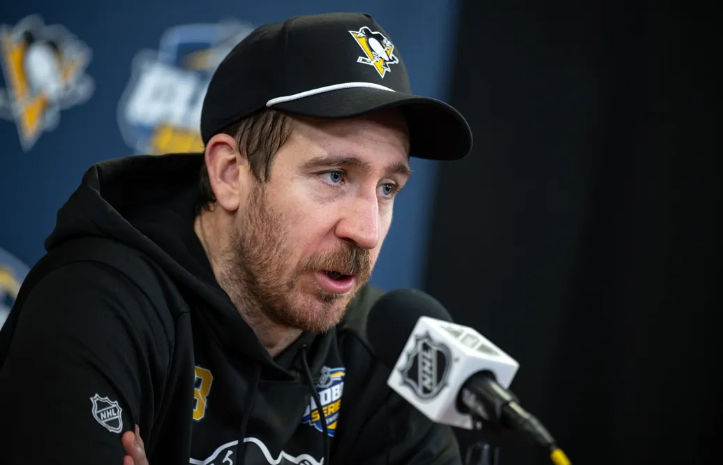 Kevin Hayes under en pressträff i Stockholm 2025.