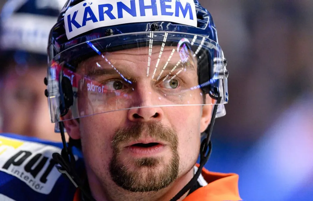 Förre SHL-stjärnan på klubbjakt: "Öppen för alla möjligheter"