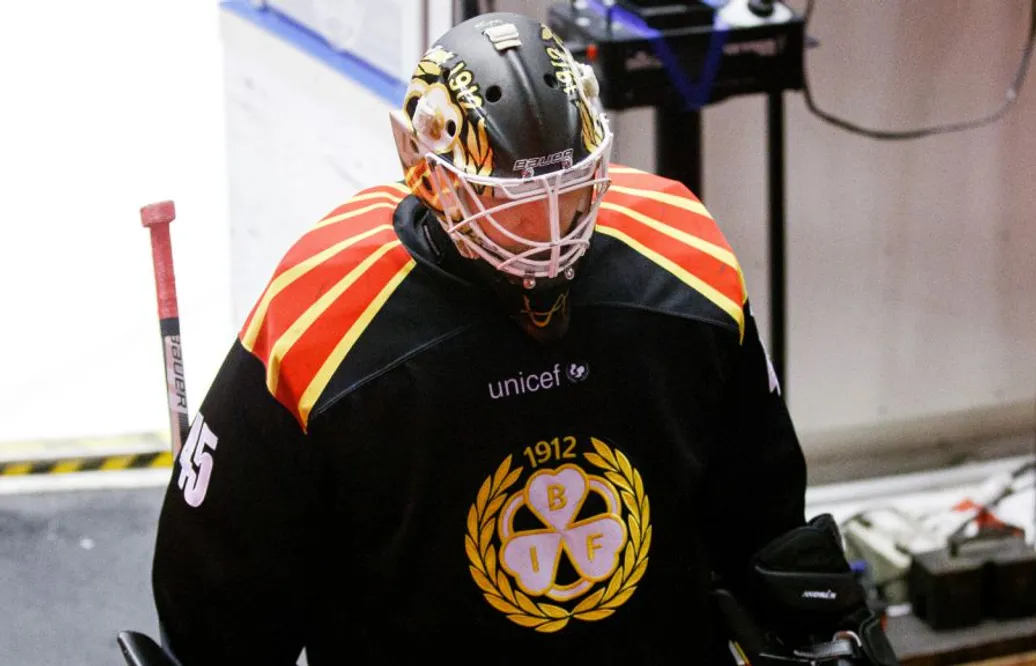 Viktor Andrén skadad när Brynäs förlorade mot Örebro