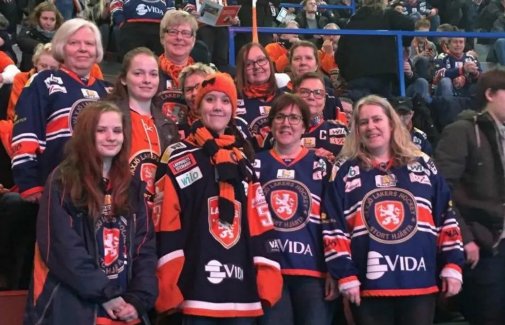 GÄSTBLOGG: ”Vem är du här med?” — om kvinnliga ishockeysupportrar