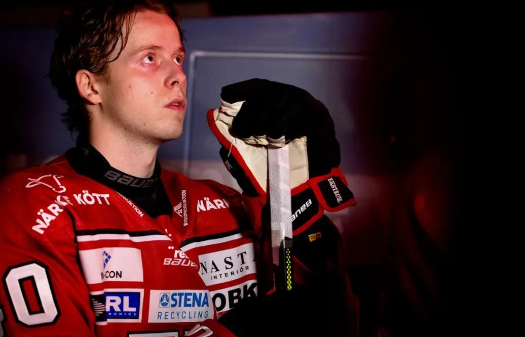 Elias Ekström skriver nytt kontrakt med Örebro