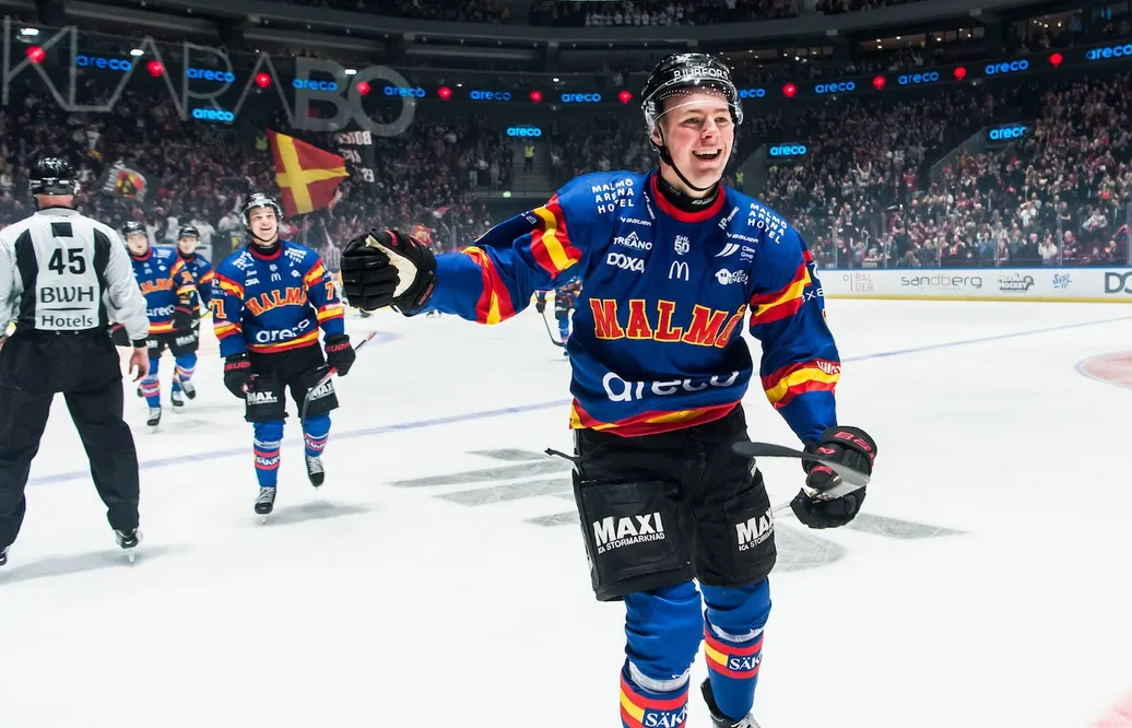 Uttagen till Juniorkronorna – gör nu sitt första SHL-mål