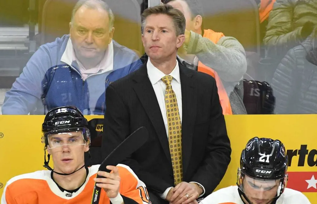 BEKRÄFTAT: Han sparkas av NHL-klubben – tar in tillfällig lösning