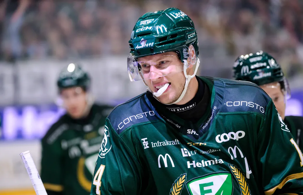 Victor Ejdsell saknades på Färjestads träning.