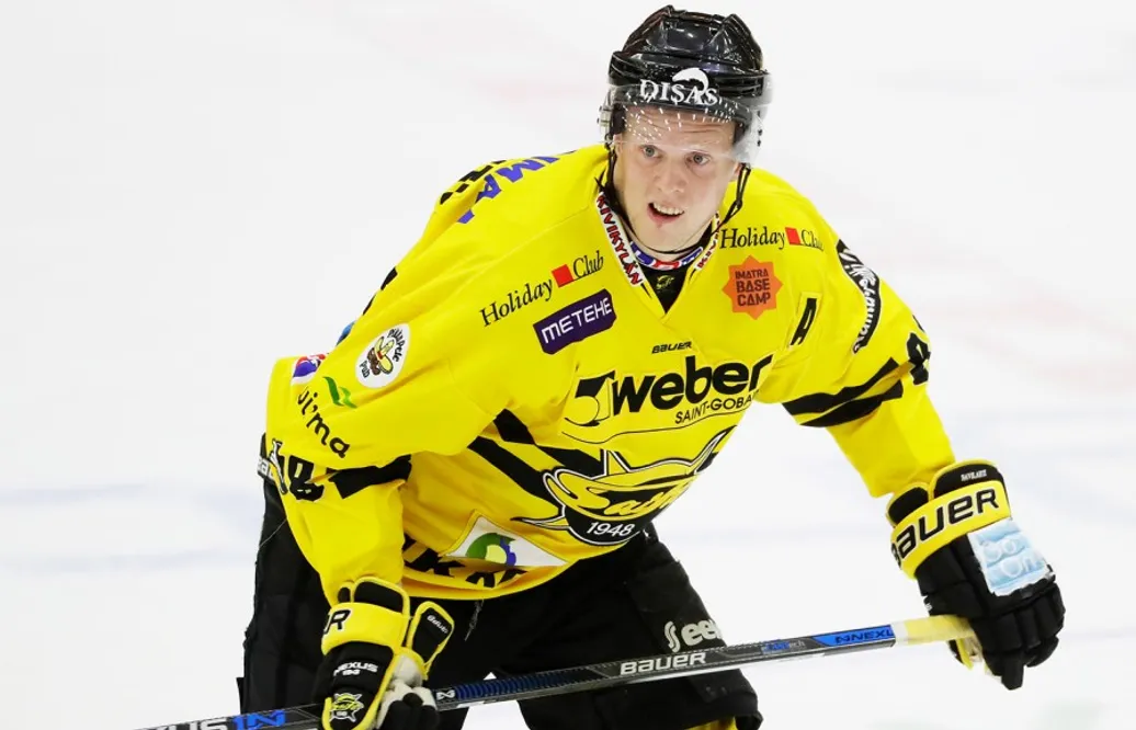 Var på väg till Hockeyettan – nu fortsätter tidigare SHL-backen utomlands