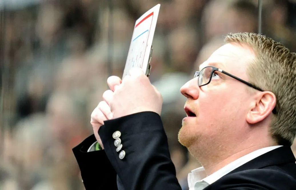 Svenske coachen stannar i danska klubben