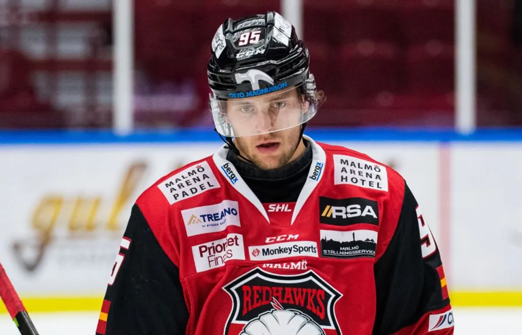 Skadad i premiären - blir borta en månad
