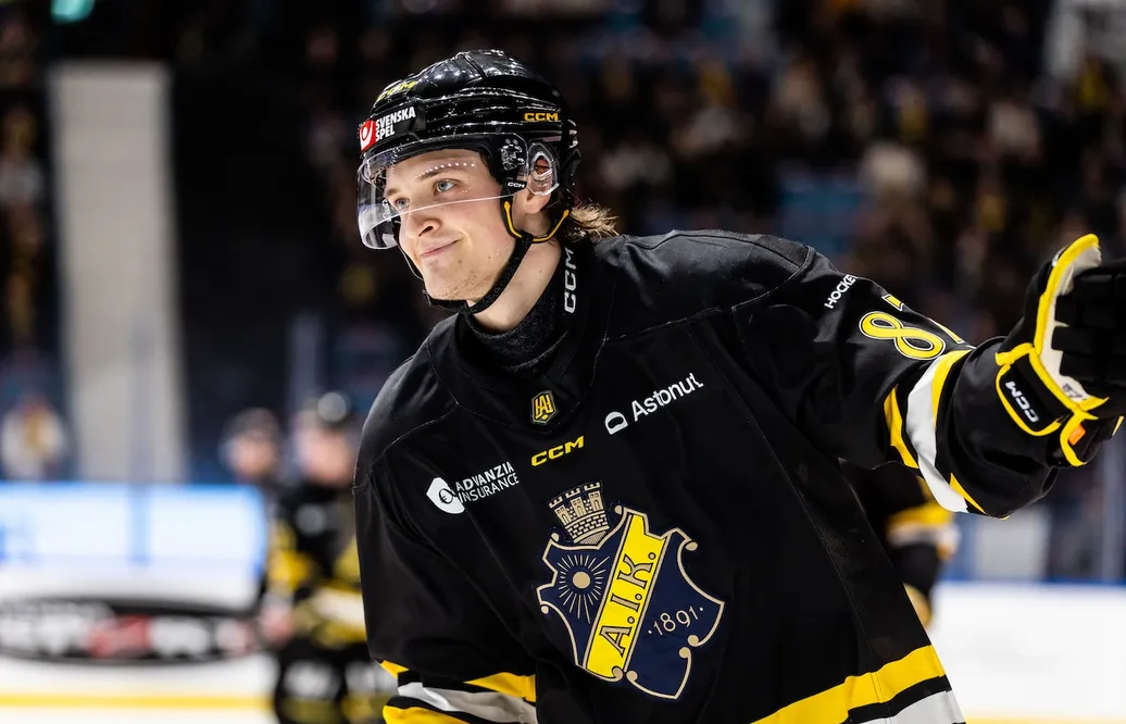 Kallar hem spelare – får inte spela mer för AIK